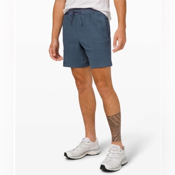 Lululemon At Ease Short 7" in Heathered Iron Blue / Black Size Medium - Picture 1 of 7